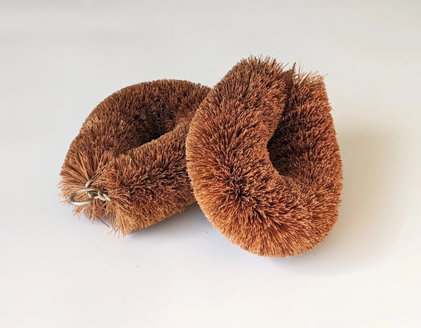 Natural Coconut Round Cup Cleaning Coir Brush J U T U R N A