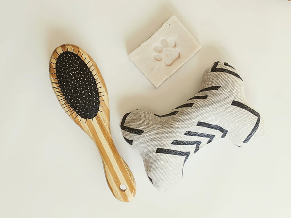 Plastic-Free Vegan Pet Brush J U T U R N A