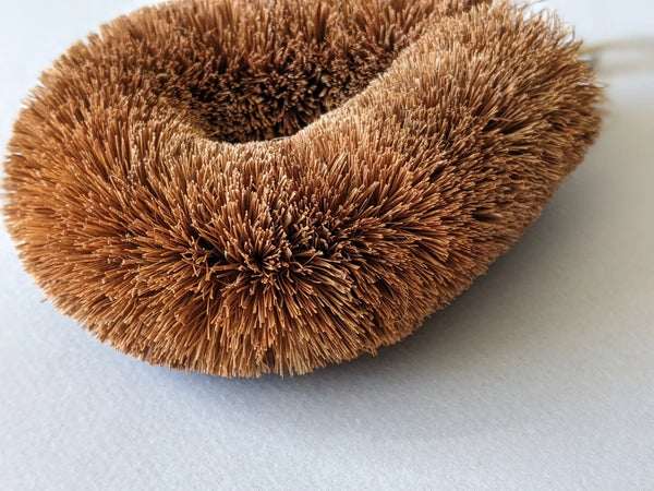 Natural Coconut Round Cup Cleaning Coir Brush J U T U R N A